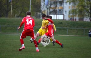 Im Halbfinale des Landespokals lieferten sich die C-Junioren des Halleschen FC und der SSC Weißenfels ein Duell, das lange deutlich enger war, als es das Endergebnis vermuten lässt.